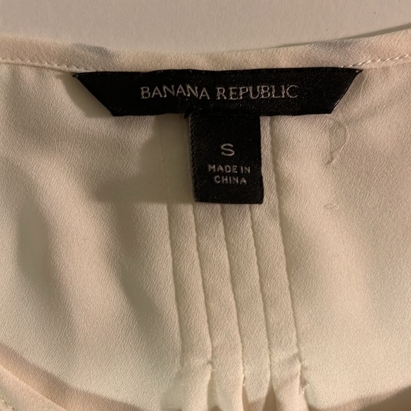 Banana Republic Blouse in Cream size Small-3/4 Length sleeve w/ Pleated front - Picture 6 of 7